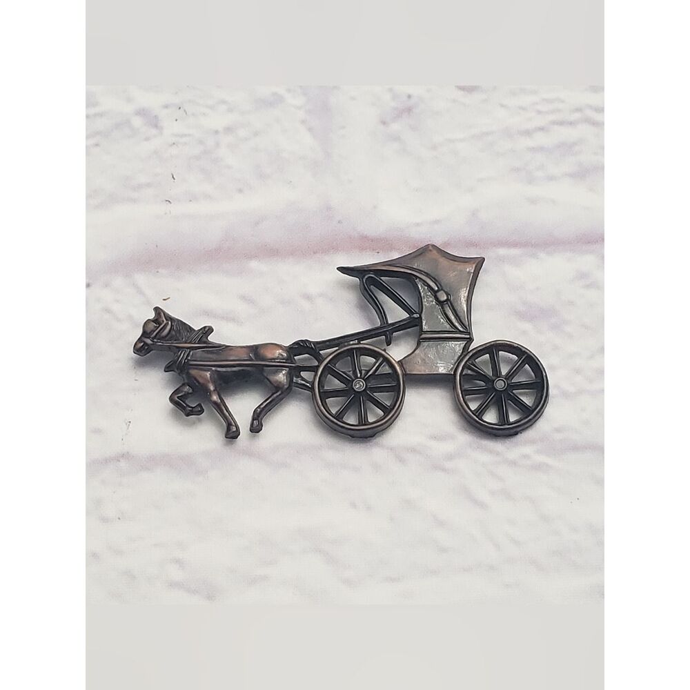 VINTAGE 1940s Horse & Buggy Molded Celluloid Plastic Brooch Collectible